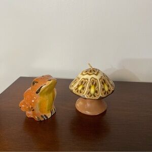 Vintage Mushroom Candle & toad figurine S&P
Shaker